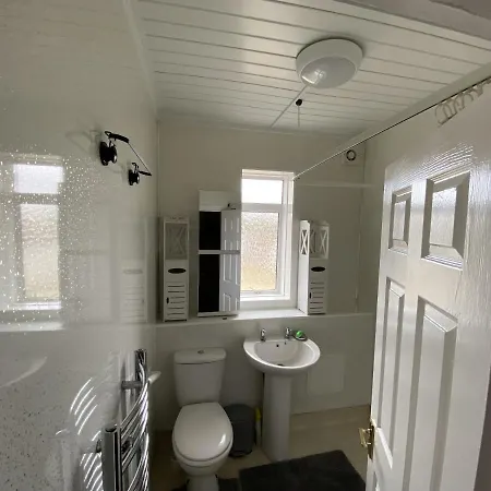 Private Lounge And Double Room Kilwinning Buitenkant foto