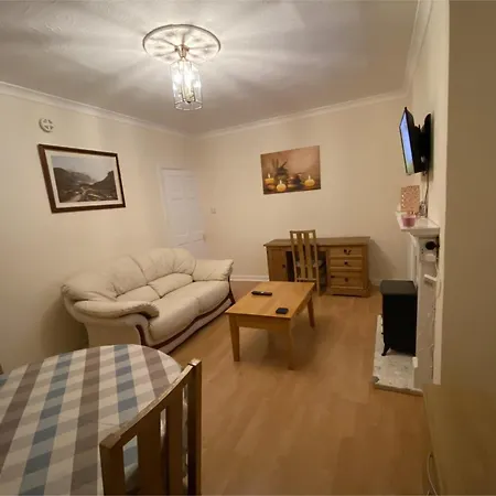 Private Lounge And Double Room Kilwinning Buitenkant foto
