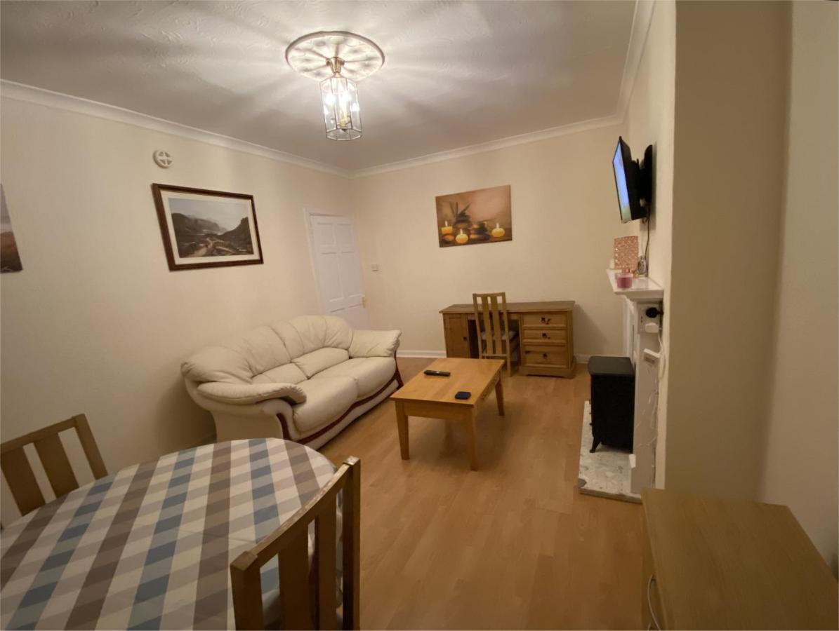 Private Lounge And Double Homestay Kilwinning